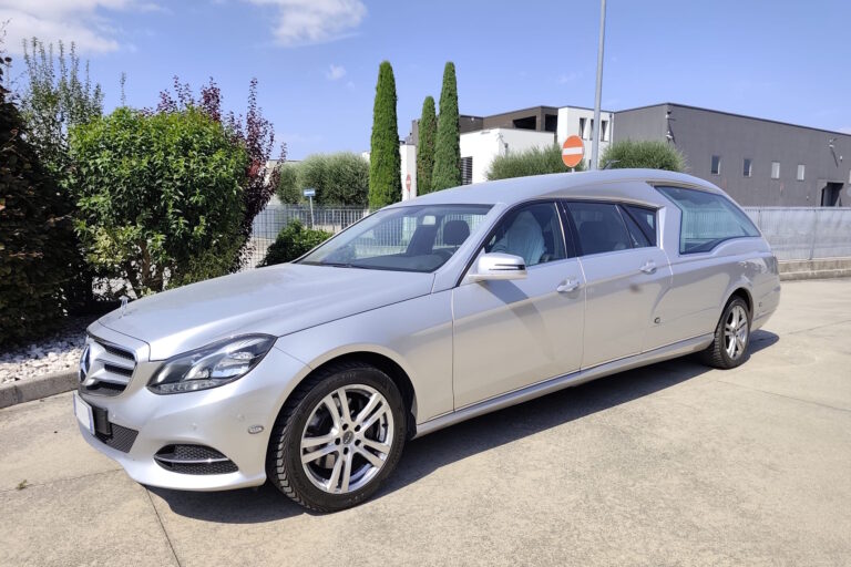autofunebre Metis W212 4 porte usato